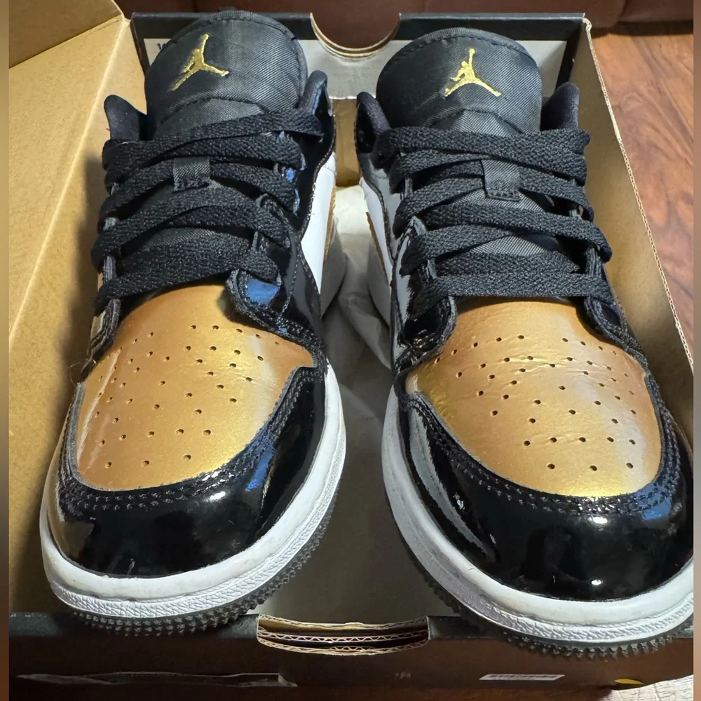Air Jordan 1 Mid SE GS Gold Toe Sz 4.5 Youth